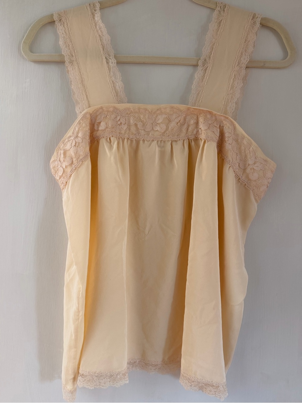 Gorgeous vintage silk & lace tank- women’s M